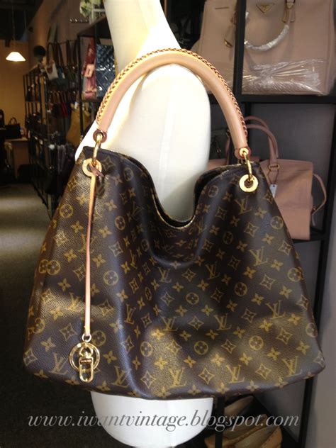 I Want Vintage | Vintage Designer Handbags: Louis Vuitton Artsy MM