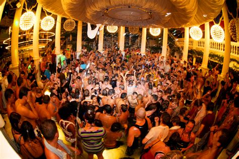 The Only Party Guide You'll Need: 7 Wild Nightlife Destinations Around The World