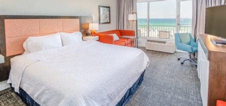 Hotel Rooms | Hampton Inn | Pensacola Beach, Florida