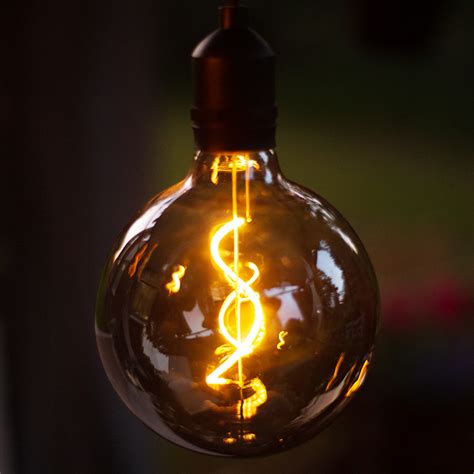 Battery-Powered Decorative Light - A large LED light bulb | SmartaSaker