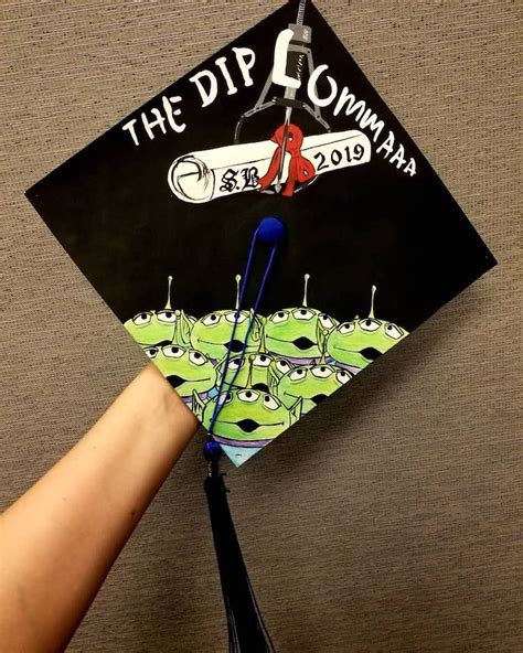 Creative Graduation Cap Ideas Perfect for Grads Who Like to Get Crafty