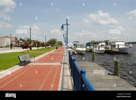 Washington, NC Waterfront on the Pamlico River Stock Photo - Alamy