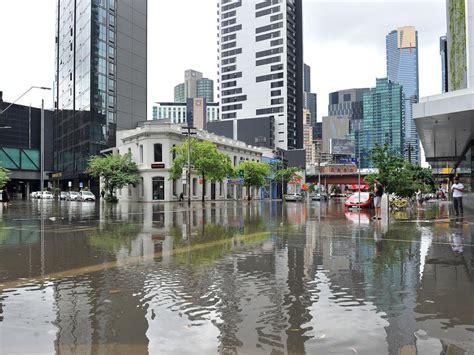 Melbourne weather: Flooding, power outages cause traffic chaos | The ...