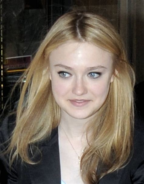 Dakota Fanning in NY - Twilight Series Photo (10945072) - Fanpop