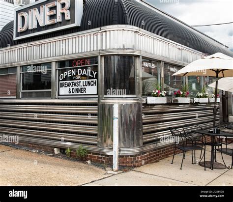 Diner counter hi-res stock photography and images - Alamy