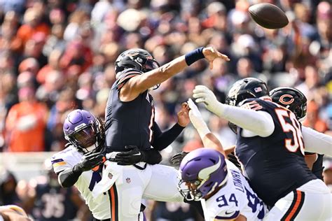 Chicago Bears lose Justin Fields, game to Minnesota Vikings in Week 6