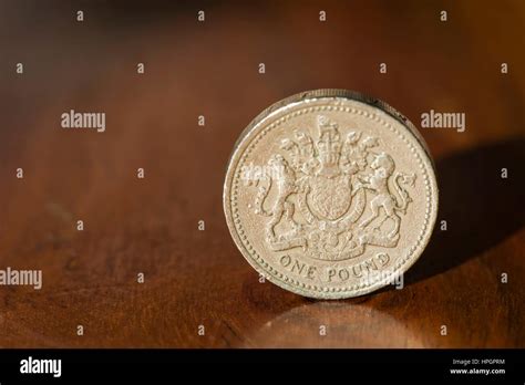 Old Pound Coin Stock Photo - Alamy