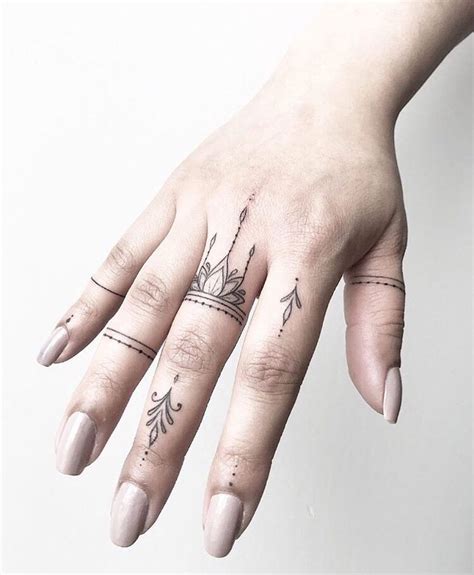 finger tattoo mandala - Google Search | Dövme, Dantel dövmesi, Mini tattoos