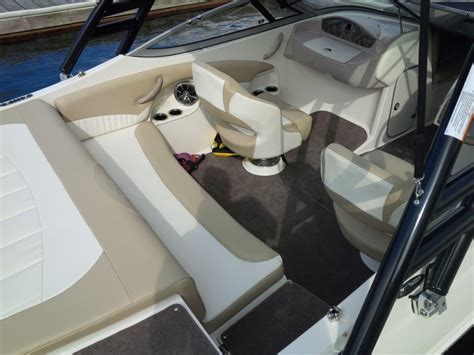 Stingray 198 le boat rental - Interior | Northern Lakes Marine