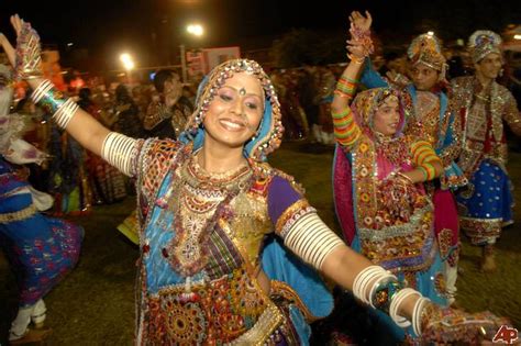 BlogMastiMagic: gujarati garba (Pics+Gujarati Garba/Dandiya Mp3 ...