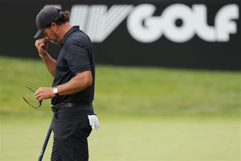 Phil Mickelson Continues to Embarrass Himself on the Course, Now +20 in ...