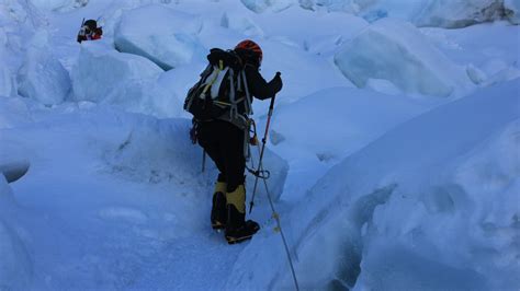 Meet The First Woman To Climb Mount Everest Twice In 5 Days (photos ...