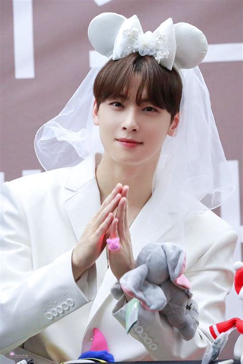 ASTRO's Cha EunWoo Transforms Into A Lovely Bride During Recent Fansign ...