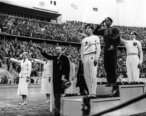 Jesse Owens' Olympic gold medal up for auction - CBS News