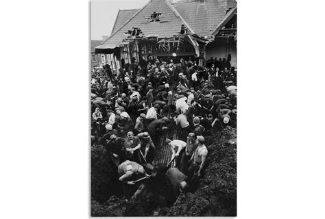 Martin Parr Foundation – Aberfan Disaster, 1966