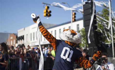 Rolling of the oaks will return to Toomer’s Corner this fall | Auburn | oanow.com