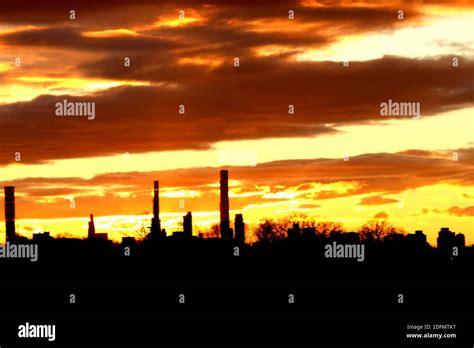 US Weather: Sunset Across the East River, New York, NY USA Stock Photo - Alamy