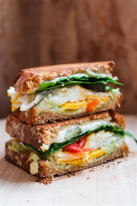 Healthy Avocado Egg Breakfast Sandwich