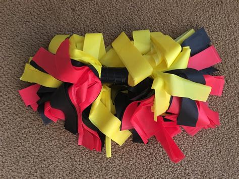 DIY Cheerleading Pom-Poms : 7 Steps (with Pictures) - Instructables