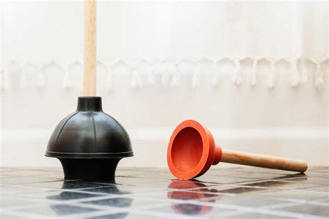 Flange Plunger vs. Toilet Plunger: Here's What to Use on Your Toilet ...