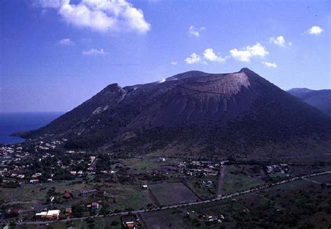 Momentous usper volcano in Naples is swirling as 500,000 are under threat