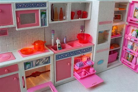 Pink Barbie Blythe size kitchen lights on | Barbie kitchen, Barbie doll house, Barbie playsets