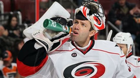 Hurricanes' goalie Brian Boucher to miss 4-6 months | CBC Sports