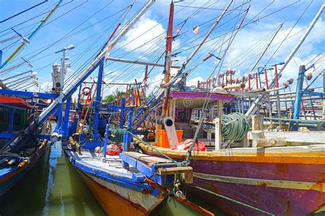 Traditional Indonesian Fishing Boat Stock Photo - Image of landscape, beach: 267633642