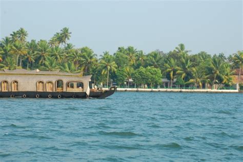 Houseboat Packages | Kumarakom Houseboat