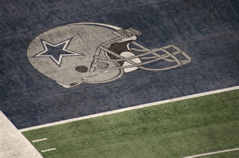 File:Cowboys Stadium touchdown helmet.jpg - Wikimedia Commons