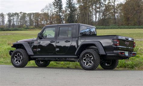 2024 Jeep Gladiator Rubicon White - Tami Phylys