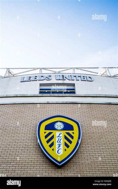 Leeds United Badge Drawing - emsekflol.com