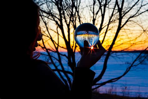 How to Shoot Refraction Macro Photos in Water Drops, Glass Beads and More | PetaPixel