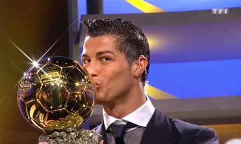 Cristiano Ronaldo en route vers son quatrième Ballon d'or - Téléfoot | TF1