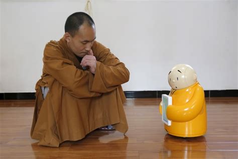 Robot Buddhist monk helping to spread religion in China | CBC News