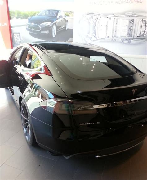 Tesla dealership in California | Vehicles