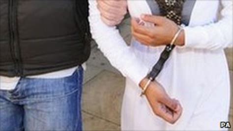 Crackdown as suspected sham marriages rise - BBC News