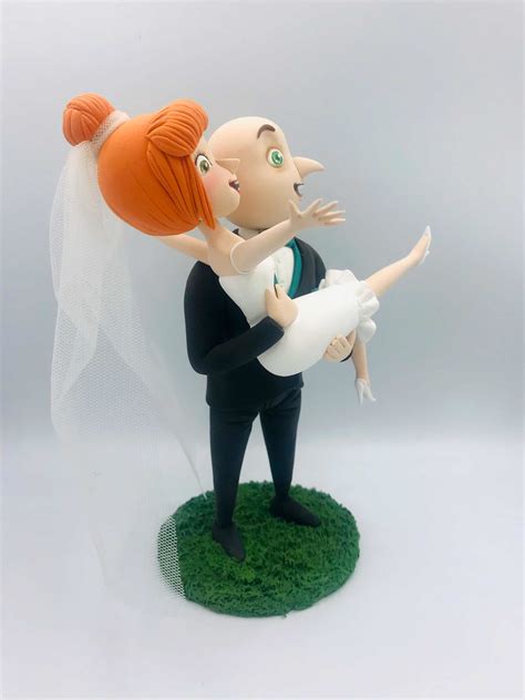 World Cake Topper. Lucy & Gru wedding cake topper, Animated Inspire wedding