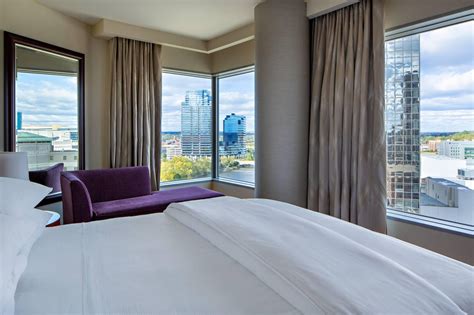 Hotel Rooms & Amenities | JW Marriott Grand Rapids