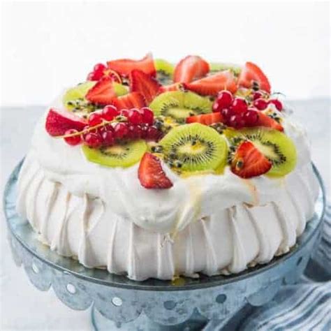 The Perfect Pavlova (Step by Step Recipe) - The Flavor Bender