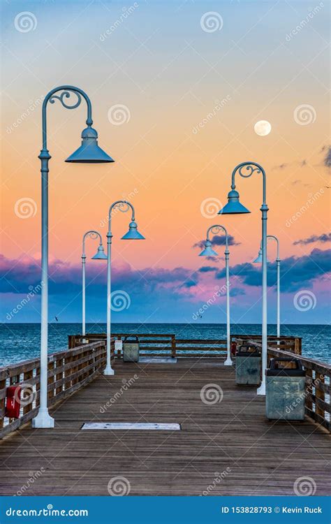 Pier in Daytona Beach Florida Stock Image - Image of idyllic, sunrise: 153828793