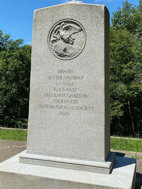 Fort Crèvecoeur Monument - Illinois River Road