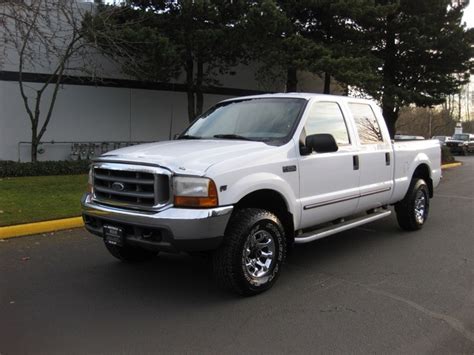 2000 Ford F-250 Super Duty XLT 4X4 Crew Cab. Excellent Condition.