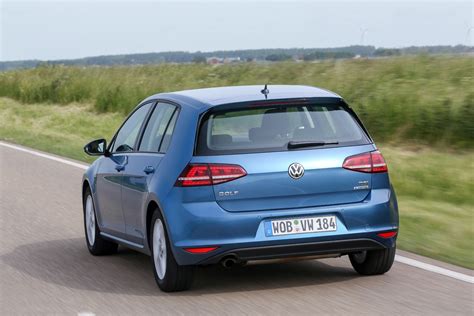 Volkswagen Golf TSI BlueMotion 2015 - First Drive | Eurekar