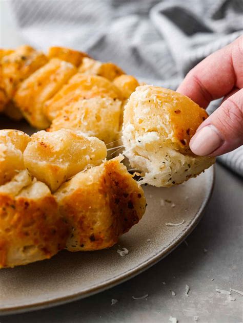 Garlic Parmesan Pull-Apart Bread – Daily Recipe Share