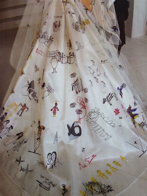 Angelina Jolie Wedding Dress Drawings ~ Angelina Jolie's Wedding Dress Pictures | Bodaswasuas