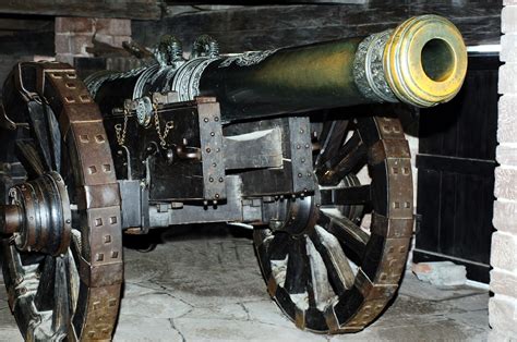 File:Cannon, Château du Haut-Koenigsbourg, France.jpg - Wikimedia Commons