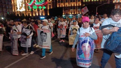 Parents of the 43 missing students lead a protest in Mexico City - The Yucatan Times