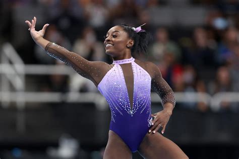 Simone Biles finishes Day 1 of U.S. championships with commanding all ...