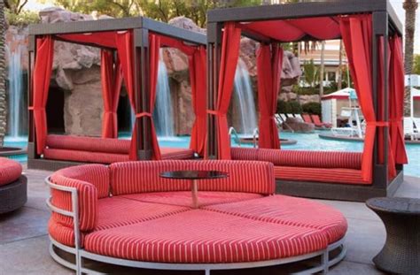 Flamingo Pool | Cabanas & Daybeds | Hours & Photos | Las Vegas